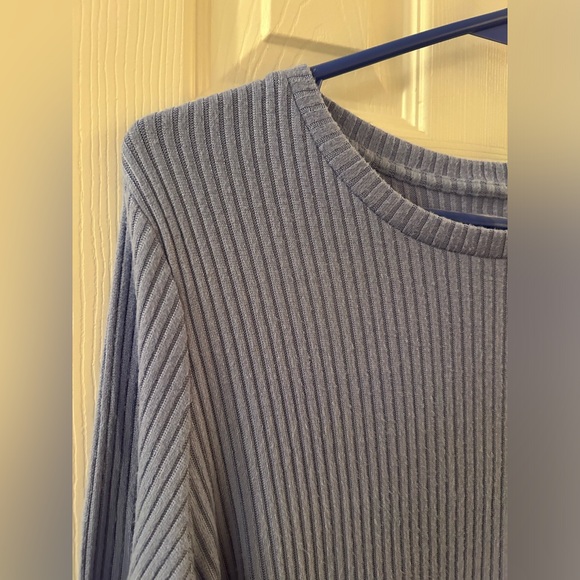 NWT AMERICAN EAGLE MEDIUM lightweight sweater - Picture 2 of 2